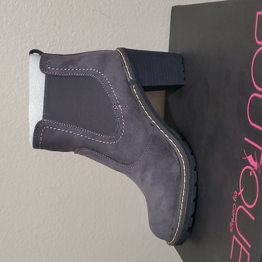 Shoes - Picture 3 of 3
